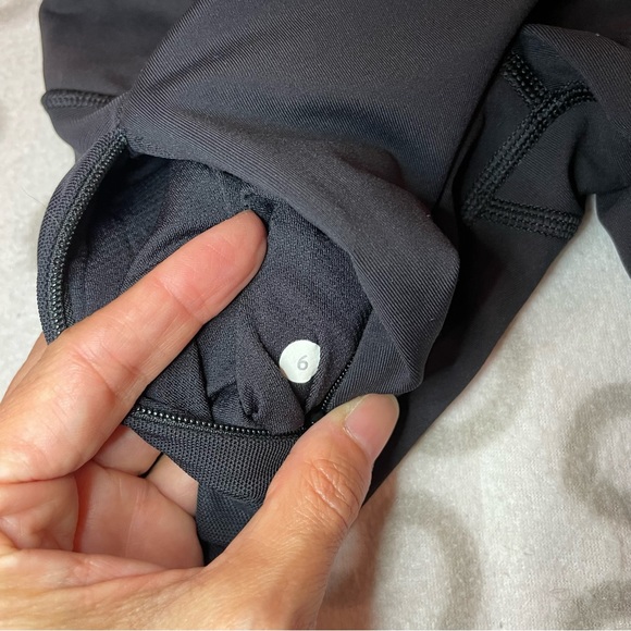 Lululemon reflective dots run capris size 6 - Picture 8 of 8
